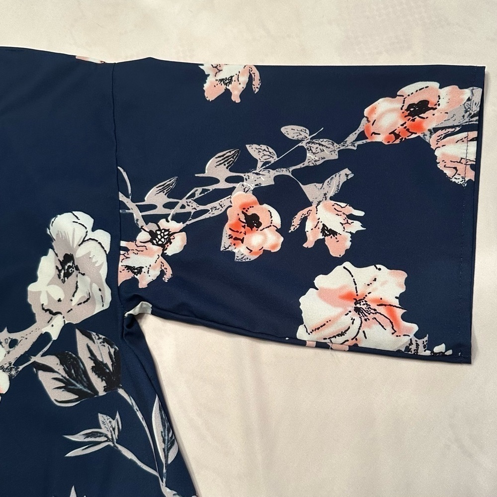 Ladies Medium Dark Blue Floral Blouse NWOT - Picture 4 of 4